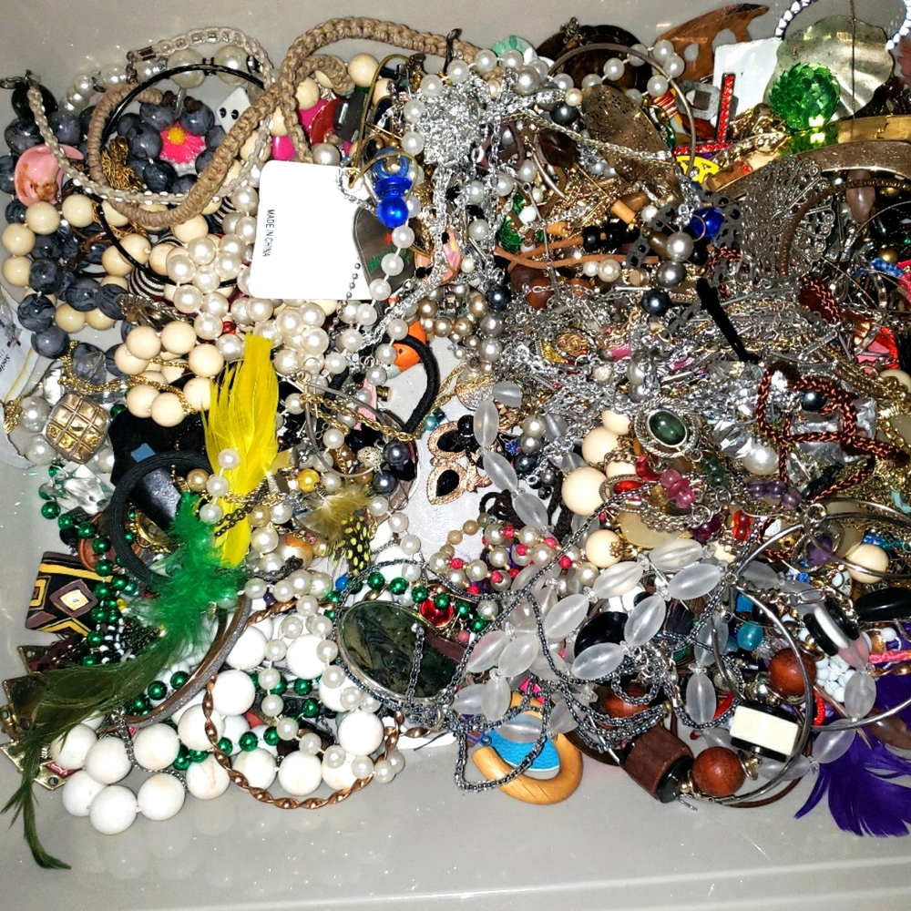 5+ lbs. Junk/Costume Jewelry/ Accessories/ Crafting Beads